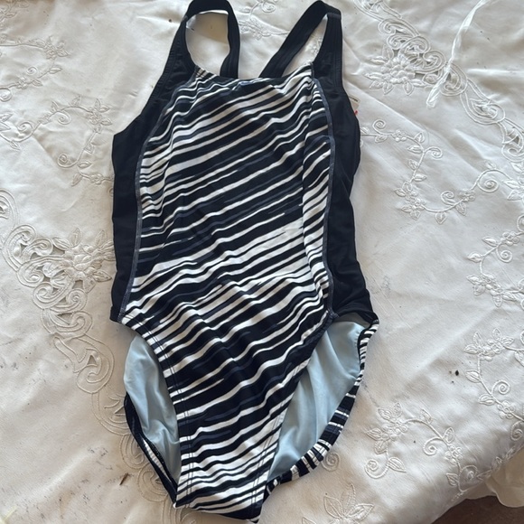 NIKE ladies black and blue razorback swimsuit NWT size 10 perfect condition - Picture 13 of 13